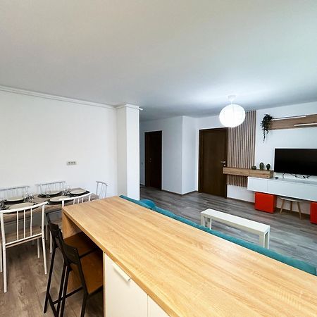 Mirandis Apartments - Comfort & Private Parking Near Coresi Mall Braşov Exterior foto