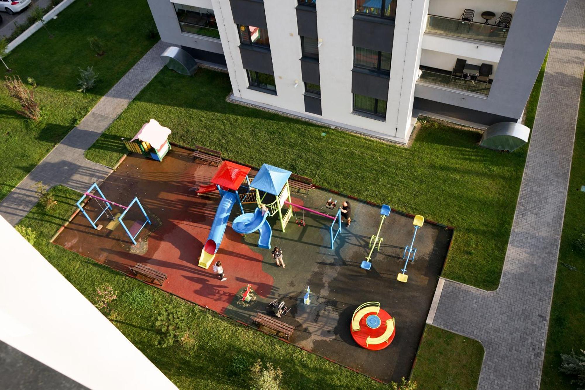 Mirandis Apartments - Comfort & Private Parking Near Coresi Mall Braşov Exterior foto