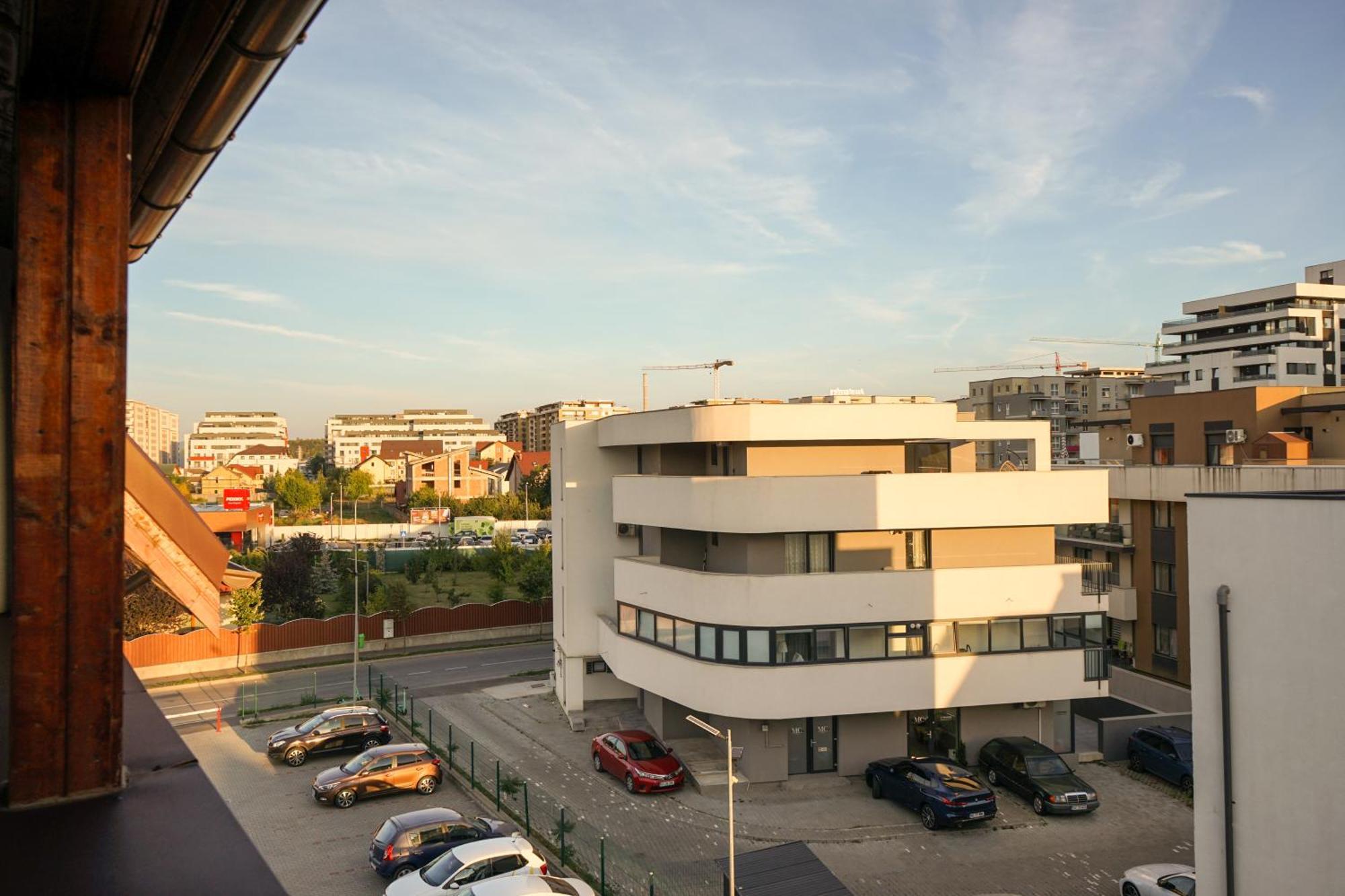 Mirandis Apartments - Comfort & Private Parking Near Coresi Mall Braşov Exterior foto