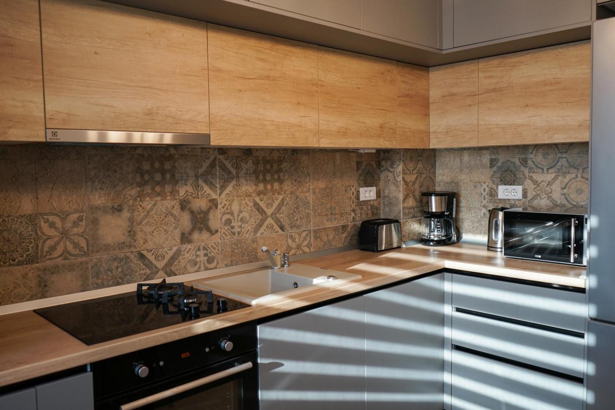 Mirandis Apartments - Comfort & Private Parking Near Coresi Mall Braşov Exterior foto