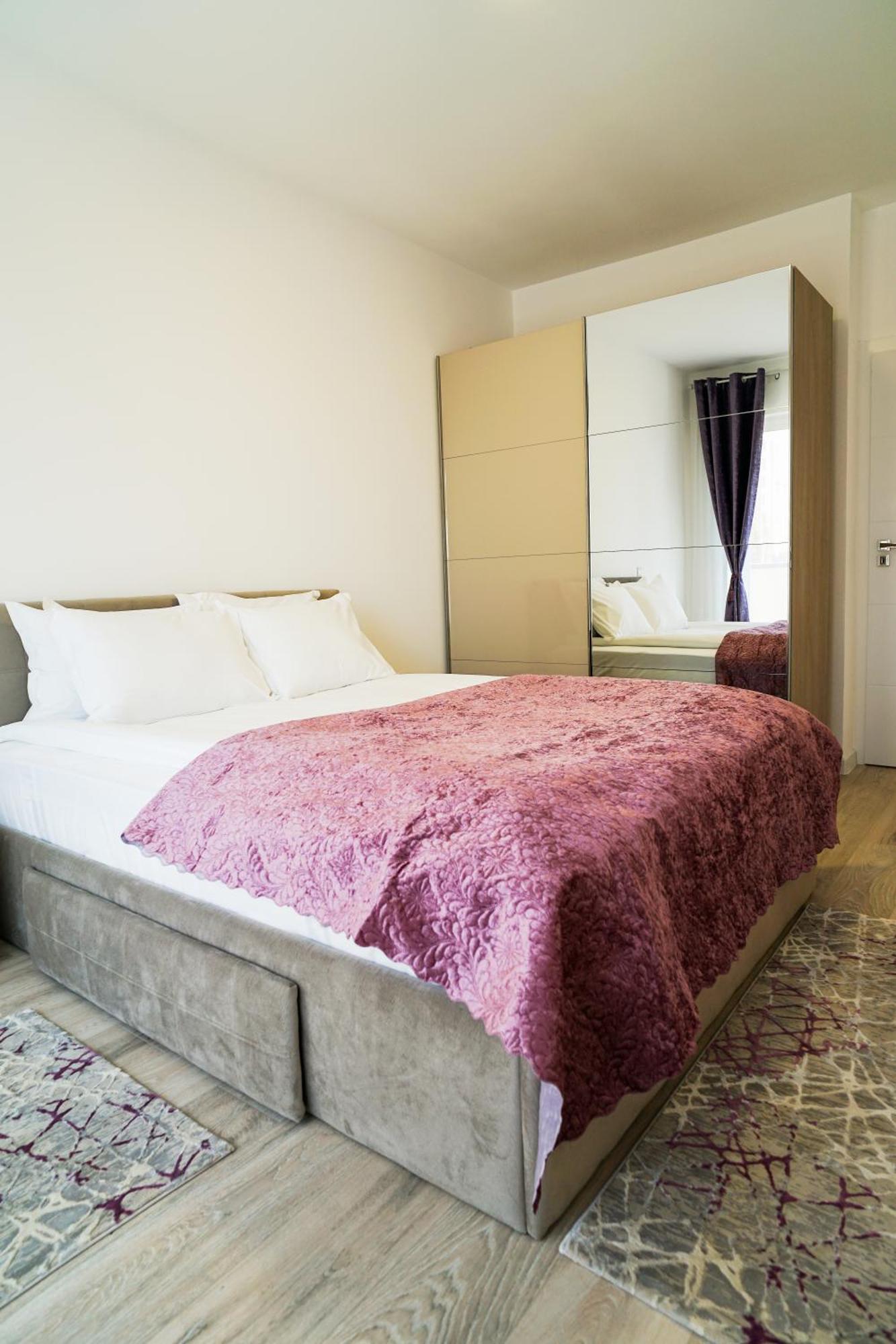 Mirandis Apartments - Comfort & Private Parking Near Coresi Mall Braşov Exterior foto